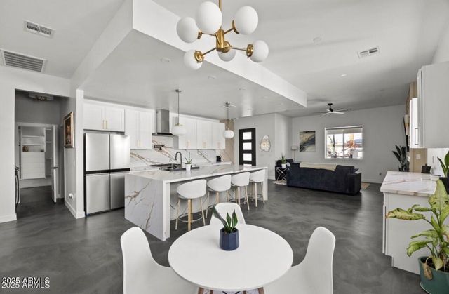 1211 E HAYWARD Avenue, Phoenix, AZ 85020