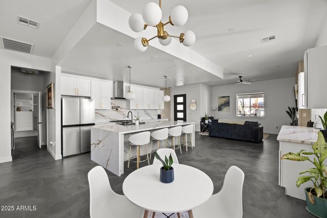 1211 E HAYWARD Avenue, Phoenix, AZ 85020