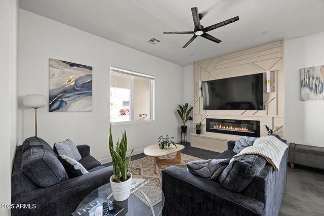 1211 E HAYWARD Avenue, Phoenix, AZ 85020