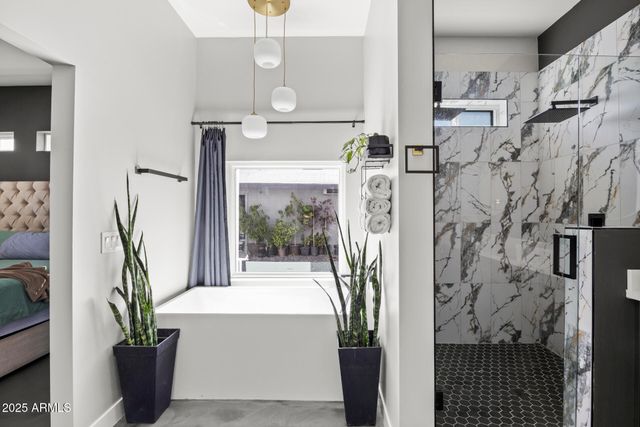 1211 E HAYWARD Avenue, Phoenix, AZ 85020