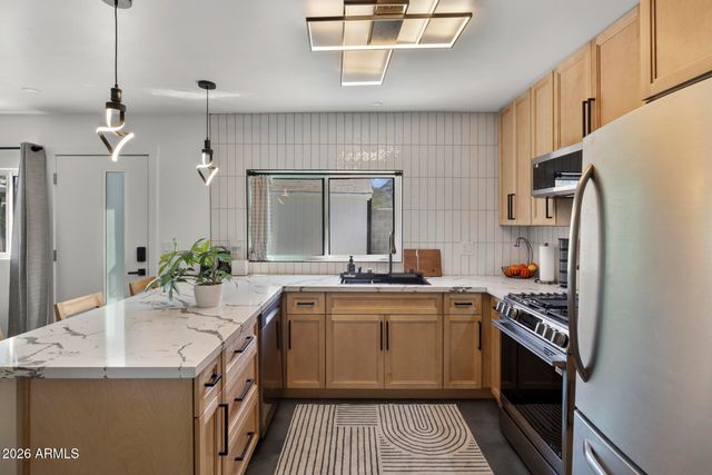 1211 E HAYWARD Avenue, Phoenix, AZ 85020