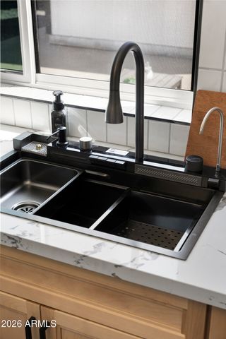 1211 E HAYWARD Avenue, Phoenix, AZ 85020