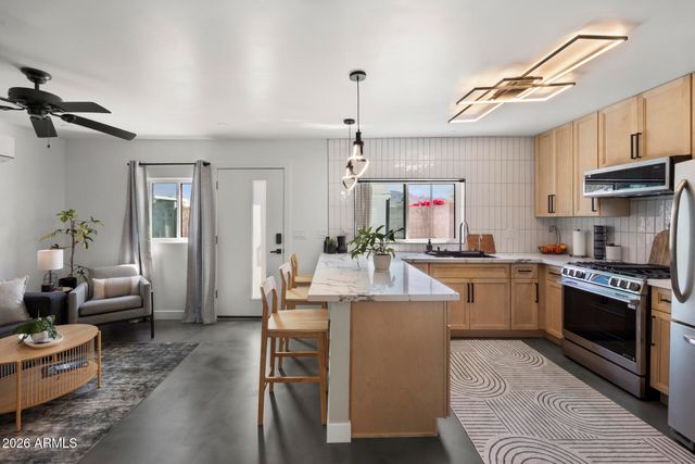 1211 E HAYWARD Avenue, Phoenix, AZ 85020