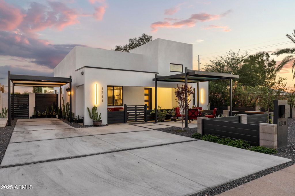 1211 E HAYWARD Avenue, Phoenix, AZ 85020