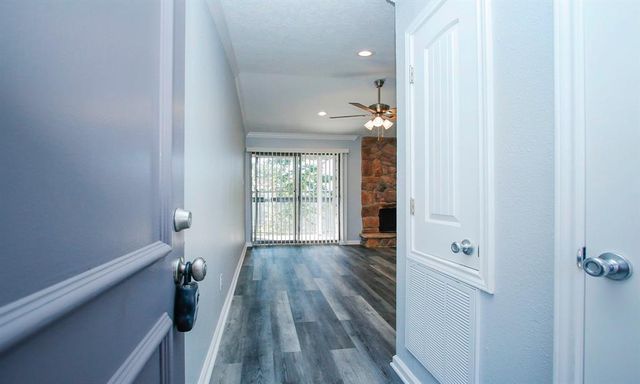 17331 Red Oak Drive 20, Houston, TX 77090
