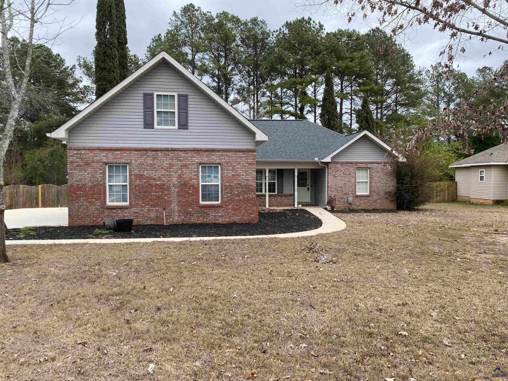 105 Eagles Ridge Court, Perry, GA 31063
