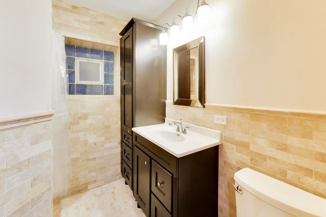 3427 S Emerald Avenue 1, Chicago, IL 60616