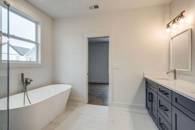 2215B 24th Ave, N, Nashville, TN 37208