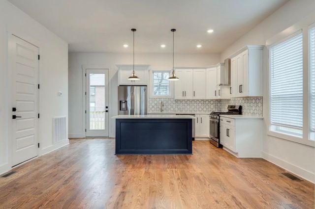 2215B 24th Ave, N, Nashville, TN 37208
