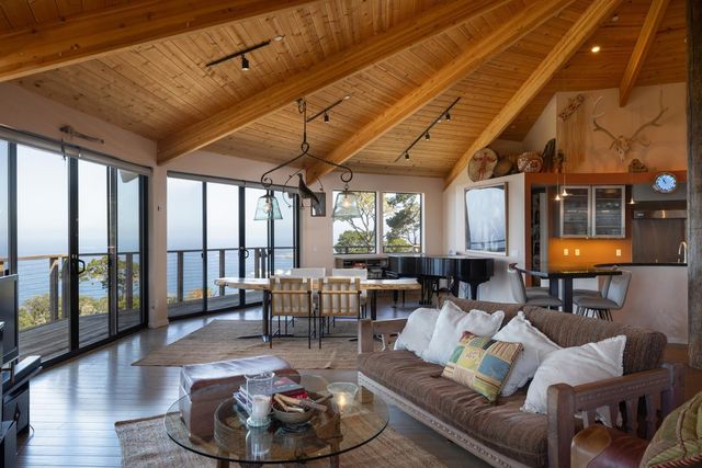 209 Crest Road, Carmel, CA 93923