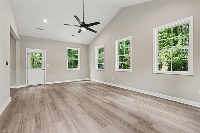 125 City Line Drive, Thomasville, NC 27360