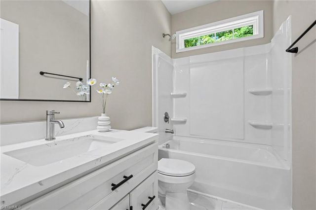 125 City Line Drive, Thomasville, NC 27360