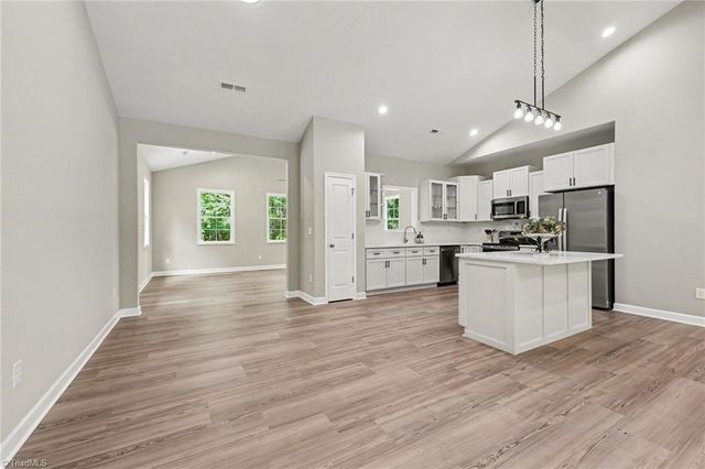 125 City Line Drive, Thomasville, NC 27360