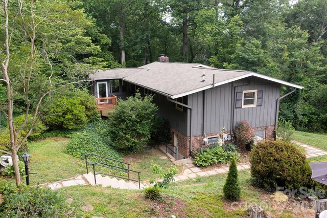 132 E Whisperwood Circle, Hendersonville, NC 28791