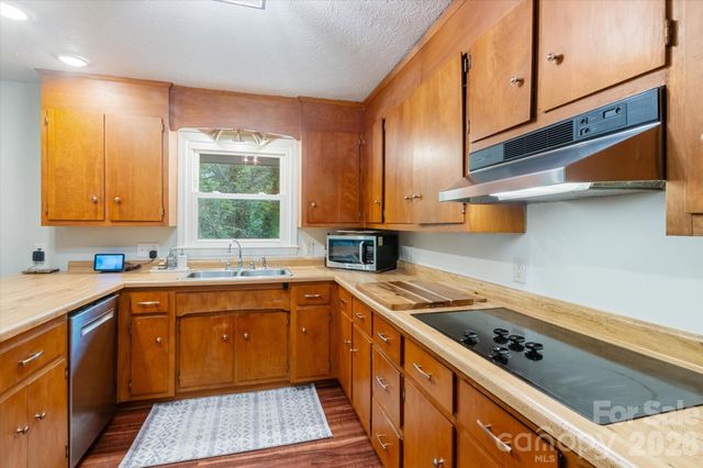 132 E Whisperwood Circle, Hendersonville, NC 28791