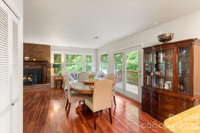 132 E Whisperwood Circle, Hendersonville, NC 28791