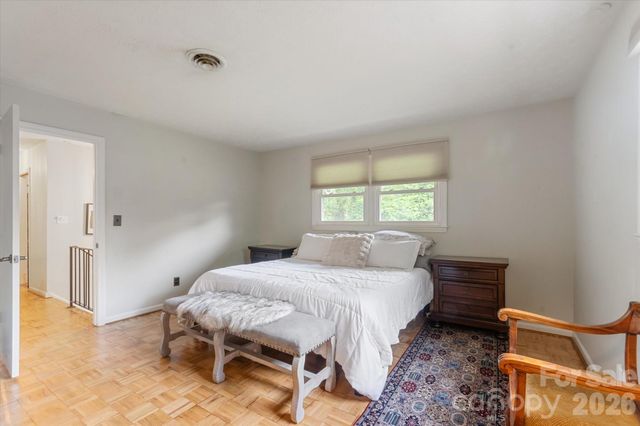 132 E Whisperwood Circle, Hendersonville, NC 28791