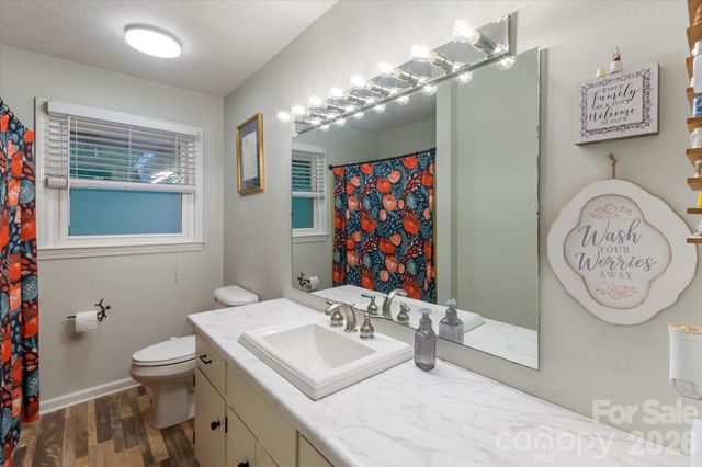 132 E Whisperwood Circle, Hendersonville, NC 28791