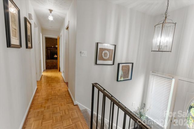 132 E Whisperwood Circle, Hendersonville, NC 28791