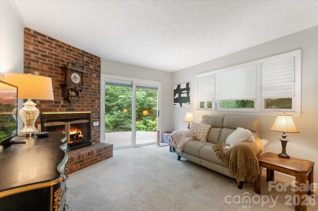 132 E Whisperwood Circle, Hendersonville, NC 28791