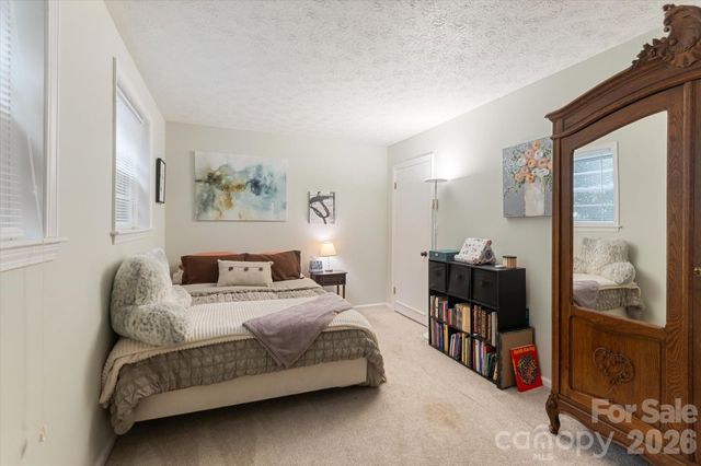 132 E Whisperwood Circle, Hendersonville, NC 28791