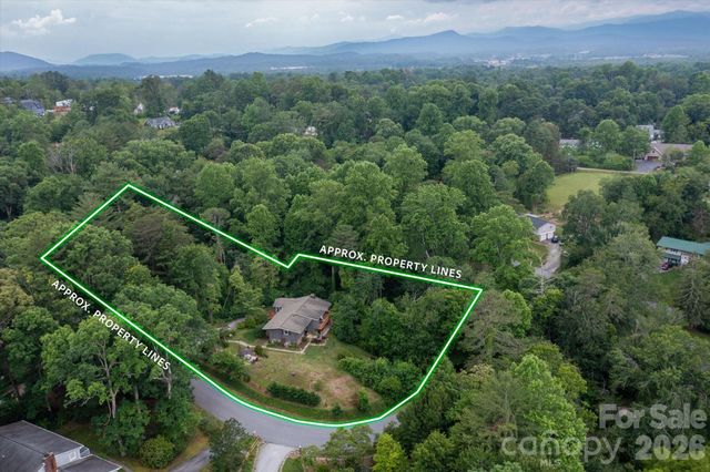 132 E Whisperwood Circle, Hendersonville, NC 28791