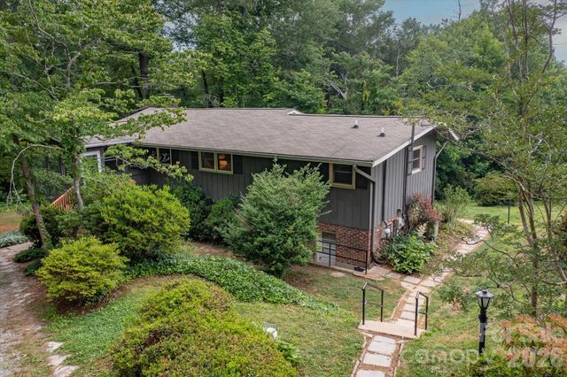 132 E Whisperwood Circle, Hendersonville, NC 28791