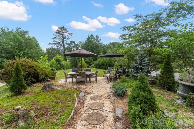 132 E Whisperwood Circle, Hendersonville, NC 28791