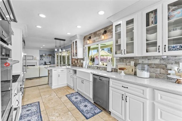 909 Nottingham Drive, Corona, CA 92880