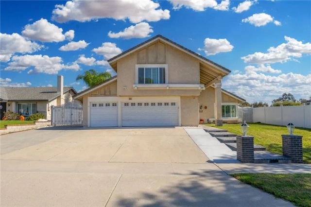 909 Nottingham Drive, Corona, CA 92880