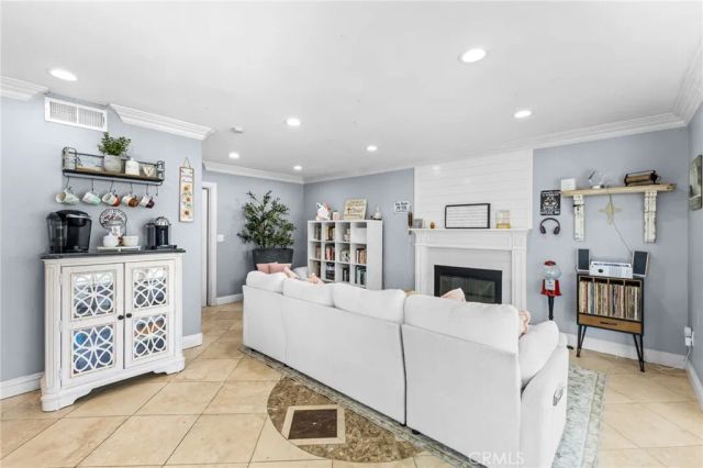 909 Nottingham Drive, Corona, CA 92880