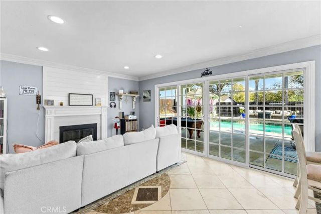 909 Nottingham Drive, Corona, CA 92880