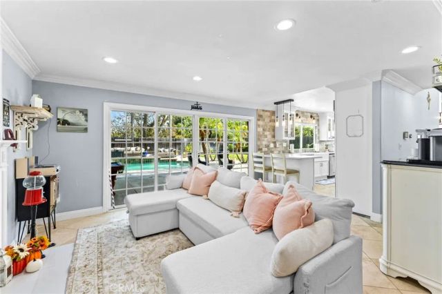 909 Nottingham Drive, Corona, CA 92880