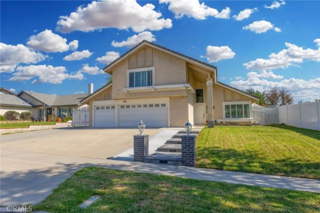 909 Nottingham Drive, Corona, CA 92880