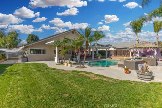 909 Nottingham Drive, Corona, CA 92880
