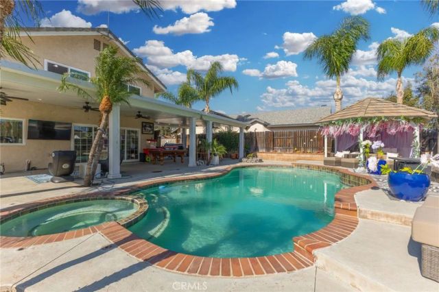 909 Nottingham Drive, Corona, CA 92880