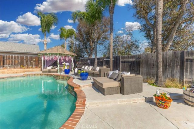 909 Nottingham Drive, Corona, CA 92880
