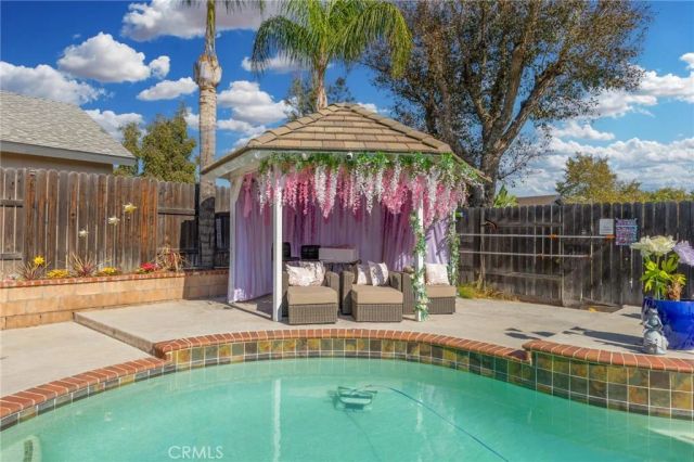 909 Nottingham Drive, Corona, CA 92880