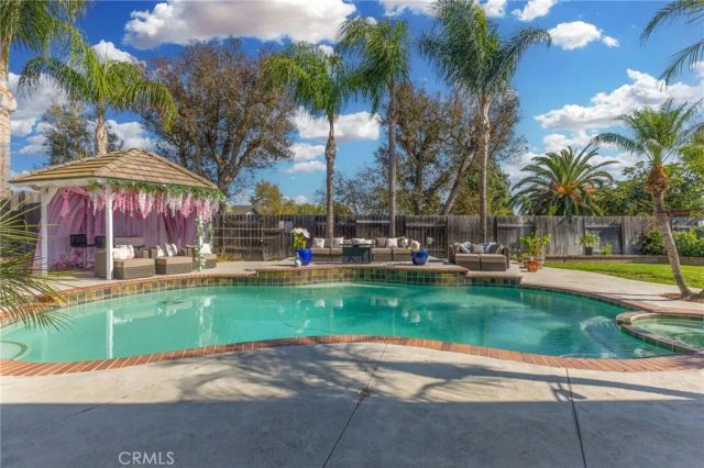 909 Nottingham Drive, Corona, CA 92880
