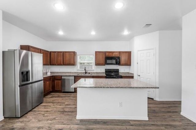 9850 Hunter Springs, Conroe, TX 77306
