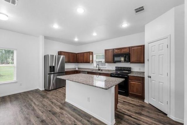9850 Hunter Springs, Conroe, TX 77306