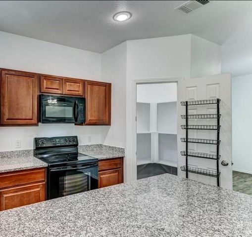 9850 Hunter Springs, Conroe, TX 77306