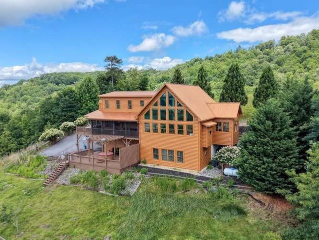 628 Madison Lane, Brasstown, NC 28902