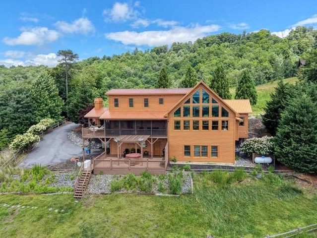 628 Madison Lane, Brasstown, NC 28902