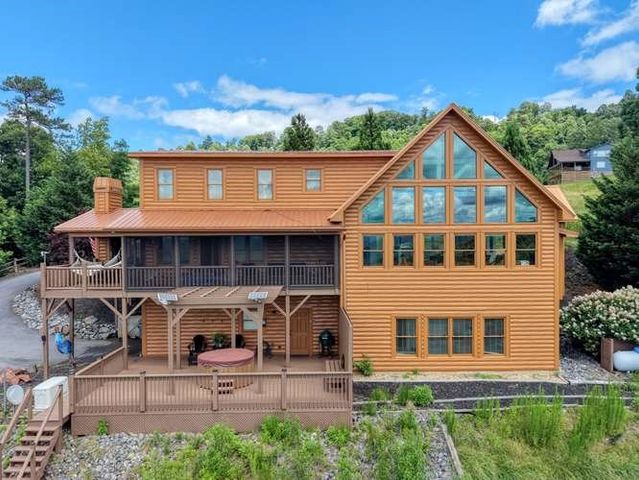 628 Madison Lane, Brasstown, NC 28902
