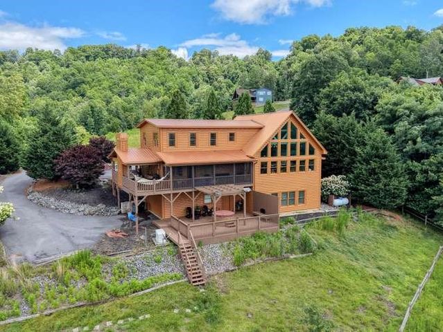 628 Madison Lane, Brasstown, NC 28902