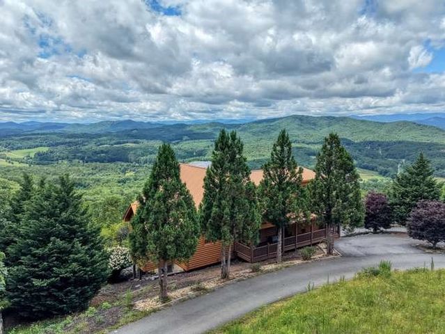 628 Madison Lane, Brasstown, NC 28902