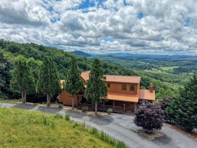 628 Madison Lane, Brasstown, NC 28902