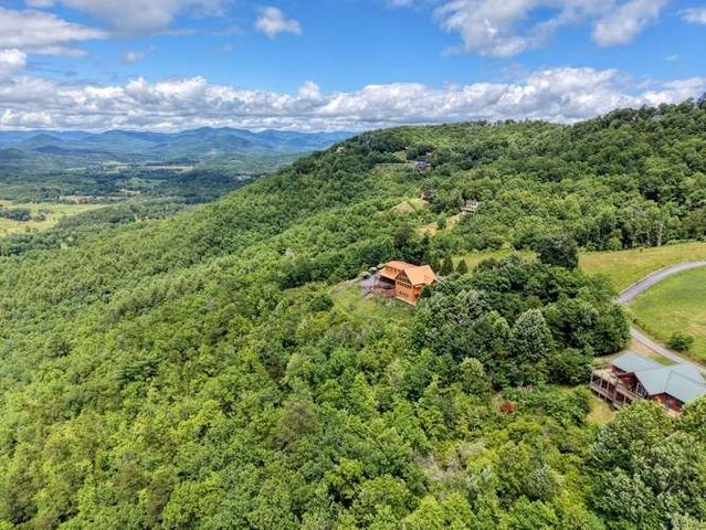 628 Madison Lane, Brasstown, NC 28902