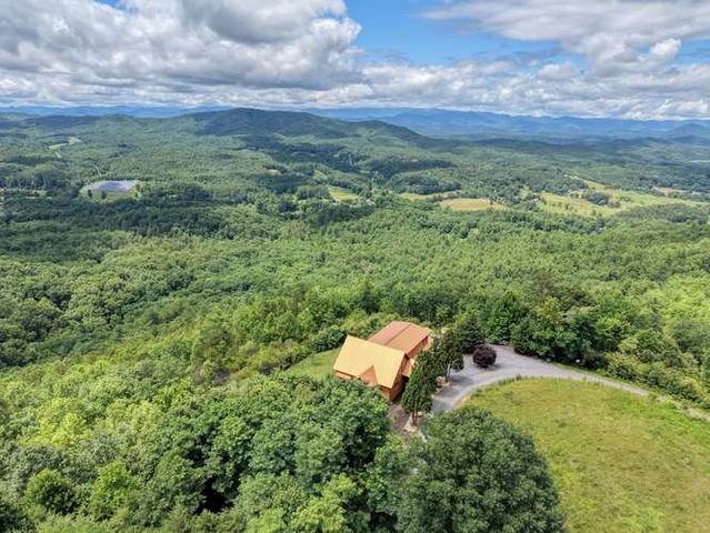 628 Madison Lane, Brasstown, NC 28902